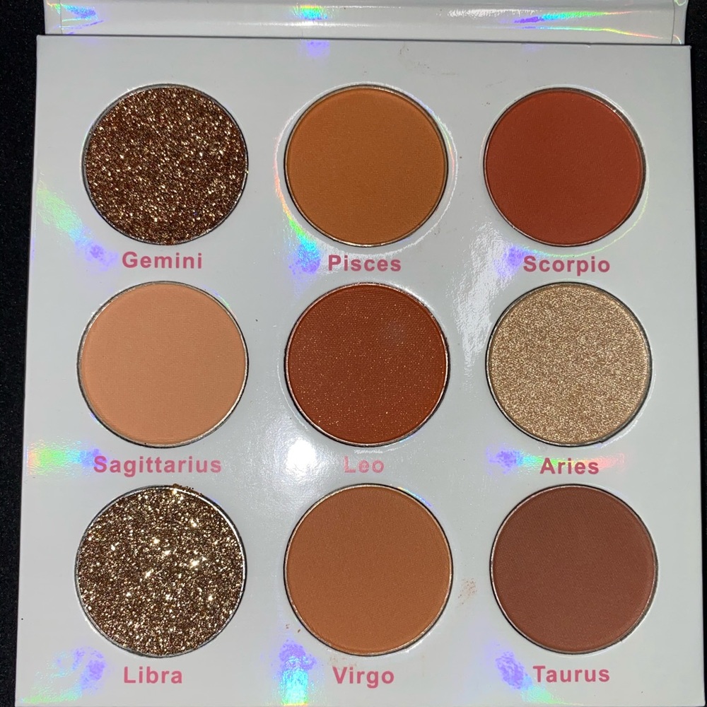 All eyes on me Eyeshadow Palette - Picture 3 of 3